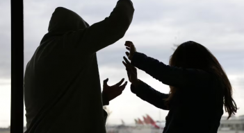 Mujer asesinada frente a sus hijas