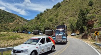 Damnificados de la vereda El Tarrita, mantienen el bloqueo hasta cuando se entregue una solución definitiva. 