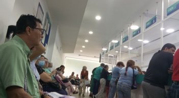 Una queja permanente de los usuarios de Nueva EPS es que no les entregan los medicamentos/Foto orlando Carvajal