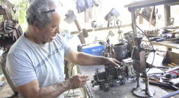 12 años dedicandose a la artesanía tiene Guillermo Hernández