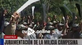 Diosdado empuñando un machete. 