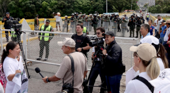 Cobertura periodística en la frontera.