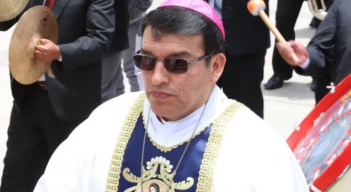 Renuncia obispo