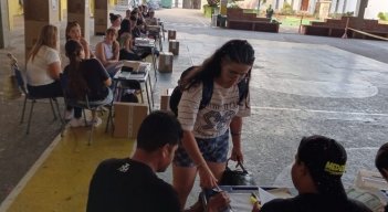 Poca afluencia de votantes se observó ayer en los puestos habilitados/Foto Stefany Peñaloza