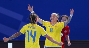 La selección nacional comenzó bien su participación en el Campeonato Mundial que se cumple en Filipinas.