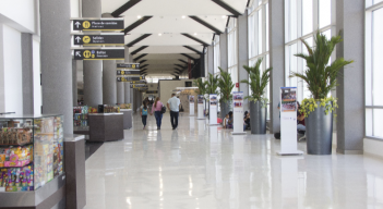 Sala de espera en el Aeropuerto Camilo Daza. 
