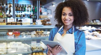 Si bien la IA está redefiniendo los procesos contables, financieros y de mercadeo, solo un liderazgo estratégico y ético puede asegurar que estas herramientas sirvan a objetivos de desarrollo sostenible y bienestar social.