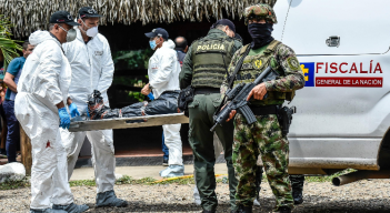 Levantamiento de un cadáver por parte del CTI de la Fiscalía. 