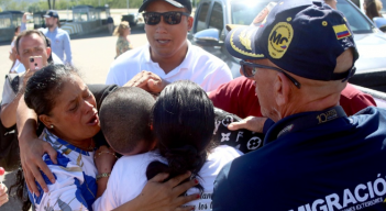 Entrega de colombianos presos en Venezuela. 