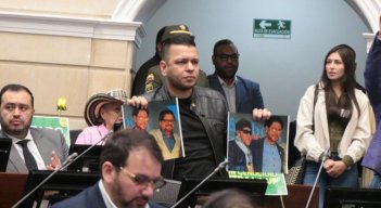 FUERTE PELEA DEL SENADOR JP Y EL URIBISMO CONTRA IVÁN CEPEDA EN PLENARIA