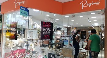 Descuentos en el Black Friday. / Foto: Leonardo Favio Oliveros-la Opinión