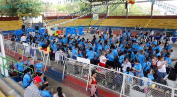 Feria 'Por + Paz' en el barrio Claret