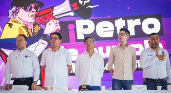 El presidente Gustavo Petro llegó por tercera vez a El Tarra para inaugurar obra educativa.
