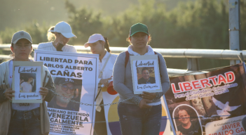 Familiares de colombianos presos en Venezuela protestaron de nuevo en el Simón Bolívar.