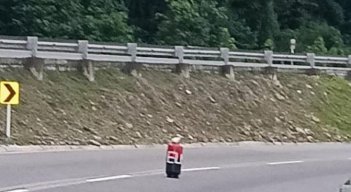  cilindro con insignias del ELN 