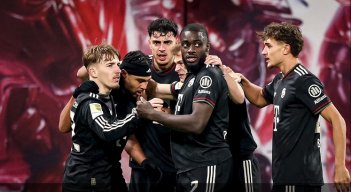 El Bayern Múnich no cede en la cima de la Bundesliga, al golear por segunda vez al Leizipg en la temporada marcándole once goles en los dos duelos. 