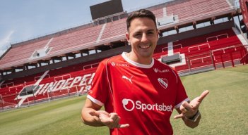 Santiago Arias defensor colombiano