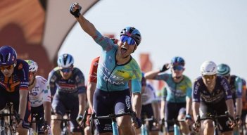 El veterano italiano Matteo Malucelli (XDS-Astana) consiguió una memorable y sorprendente victoria al esprín en la cuarta y penúltima etapa del AlUIa Tour este viernes.