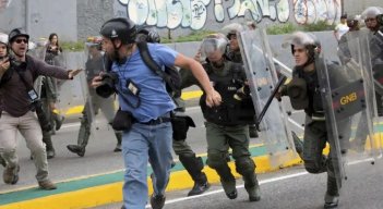 PERIODISTAS DETENIDOS 