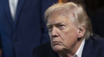 El Departamento de Estado elevó la alerta a nivel 4 y recomendó a los estadounidenses salir de Venezuela de inmediato por presuntos riesgos de seguridad, una versión que el Gobierno de Maduro negó de forma tajante.