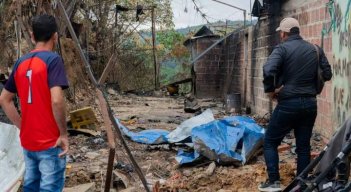 Los bombardeos con explosivos lanzados con drones dejaron a Filo El Gringo destruido y desolado/Foto cortesía