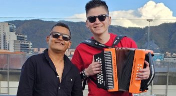 Moncho Rozo canta el último adiós a Omar Geles.