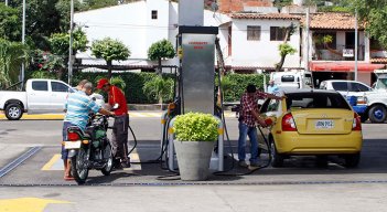 Estaciones de servicio. / Foto La Opinión