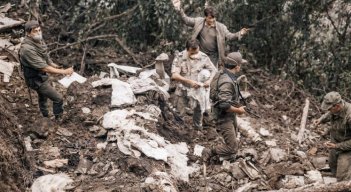 Escenas del rescate de los restos que dejó el siniestro aéreo del avión de Avianca en el cerro El Espartillo./Foto archivo