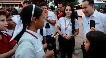 El gobernador William Villamizar acompañó personalmente a los niños en el inicio del transporte escolar./Foto cortesía
