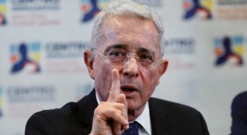 ÁLVARO URIBE 