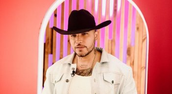 Jessi Uribe y su exmánager se enfrentan por el control de derechos y ganancias en su carrera musical.