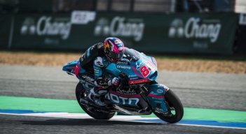 David Alonso sufrió una aparatosa caída en el arranque del Gran Premio de Tailandia.