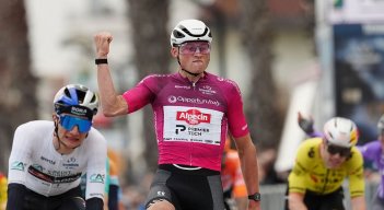 Mathieu van der Poel (Alpecin-Premier Tech) fue el más explosivo en el embalaje.