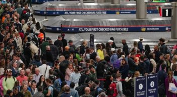 Donald Trump plantea usar agentes del ICE en aeropuertos de EE. UU.