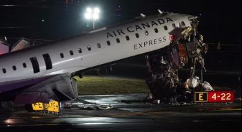 “Fue un caos”: pasajero describe el accidente entre un avión y un camión de bomberos