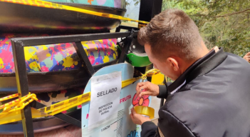 Sellan Entre Flores.png