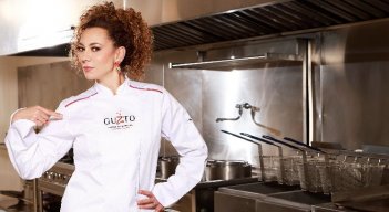 Andrea Guzmán: entre ninjas, teatro y gastronomía.