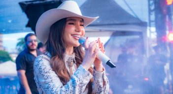 Paola Jara estrena ‘No Va a Cambiar’ tras su histórico paso por los Grammy.