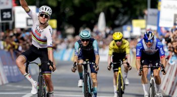 Tadej Pogacar (izquierda), empezó a mostrar las uñas en Romandía. 