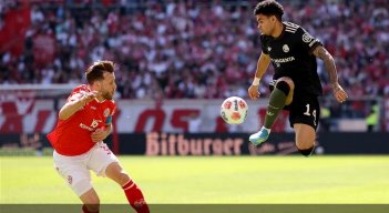 El colombiano Luis Díaz no tuvo un buen partido y fue sustituido para el segundo tiempo.