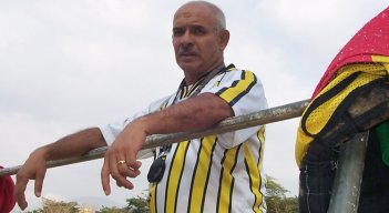 Llegó a vender ropa y terminó 'confeccionando' futbolistas: la historia de Elkin Uribe en Cúcuta 