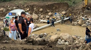 PROTESTAS DE AGUA EN LOS PATIOS / FOTO : CORTESÍA 