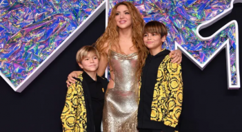  así controla Shakira 