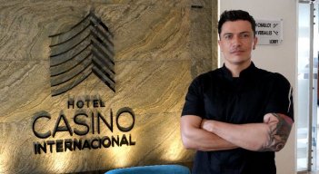 Chef del Hotel Casino Internacional, nominado a los Premios ACODRES 2026.