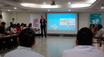 Mario García, country manager de JetSmart, le habló a los empresarios de Cúcuta sobre la nueva ruta con la capital de Colombia./ Foto Gabriel Barrera-La Opinión.