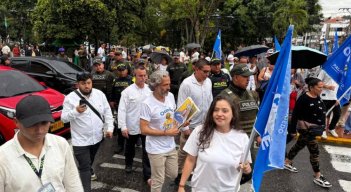 Superando inconvenientes de seguridad y desafiando la lluvia arribó a Ocaña el candidato vicepresidencial, Juan David Oviedo.