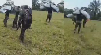 Soldado cargado por su compañero en Tibú