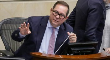 Presidente del Senado frena a Petro por solicitud de control a congresistas