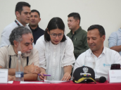 Ministros de Interior y de Defensa en la Comisión de Seguimiento y Garantías Electorales. 