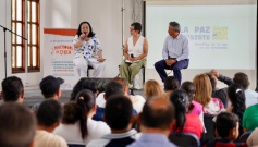 Panel en el foro Resiste la paz.